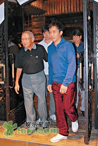 Gia đình Lưu Gia Linh - Lương Triều Vỹ gặp nhau - 5