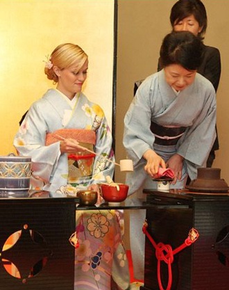 Reese Witherspoon “khám phá” trà đạo Nhật Bản - 2 Reese Witherspoon “khám phá” trà đạo Nhật Bản - 2