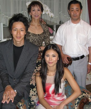 Nhìn lại một năm bận rộn của Hoa hậu hoàn vũ 2007  - 14