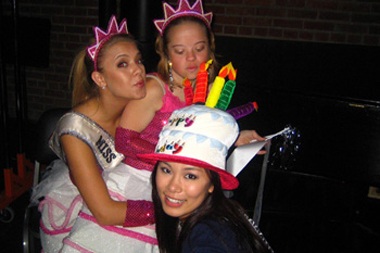 Nhìn lại một năm bận rộn của Hoa hậu hoàn vũ 2007  - 18