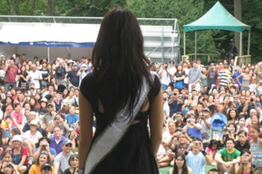 Nhìn lại một năm bận rộn của Hoa hậu hoàn vũ 2007  - 1