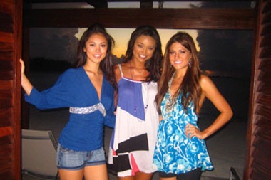 Nhìn lại một năm bận rộn của Hoa hậu hoàn vũ 2007  - 27