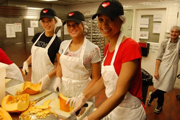 Nhìn lại một năm bận rộn của Hoa hậu hoàn vũ 2007  - 38