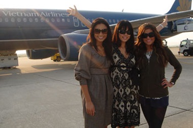 Nhìn lại một năm bận rộn của Hoa hậu hoàn vũ 2007  - 42