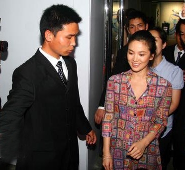 Song Hye Kyo thu hút giới truyền thông Thượng Hải - 2 Song Hye Kyo thu hút giới truyền thông Thượng Hải - 2