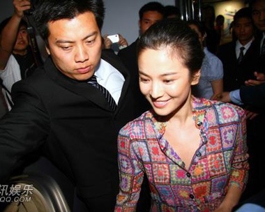 Song Hye Kyo thu hút giới truyền thông Thượng Hải - 3 Song Hye Kyo thu hút giới truyền thông Thượng Hải - 3