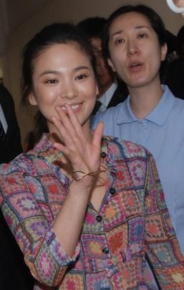 Song Hye Kyo thu hút giới truyền thông Thượng Hải - 4 Song Hye Kyo thu hút giới truyền thông Thượng Hải - 4