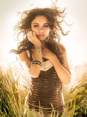 Vanessa Hudgens quyến rũ trên bìa đĩa mới - 4