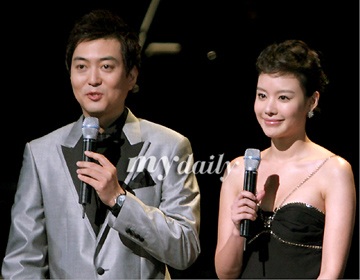 Kim Ah Joong nhận giải Nữ diễn viên xuất sắc nhất - 1 Kim Ah Joong nhận giải Nữ diễn viên xuất sắc nhất - 1