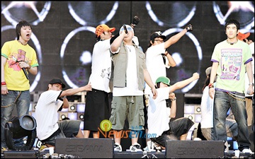 Bữa tiệc âm nhạc trong mơ của showbiz Hàn - 17 Bữa tiệc âm nhạc trong mơ của showbiz Hàn - 17