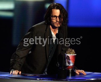 Sau Paris Hilton là “Thuyền trưởng Jack”... - 10