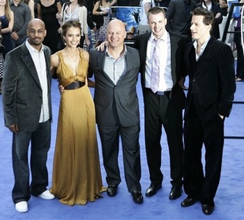 “Bộ tứ siêu đẳng” thắng lớn tại Bắc Mỹ - 2