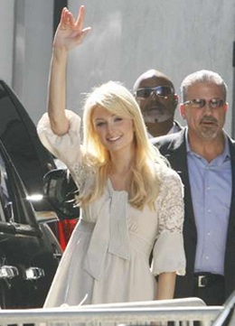 Paris Hilton: "Những ngày qua thật đáng sợ!" - 4