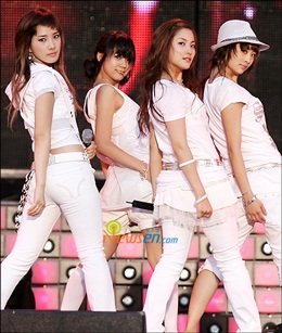 Bữa tiệc âm nhạc trong mơ của showbiz Hàn - 3 Bữa tiệc âm nhạc trong mơ của showbiz Hàn - 3