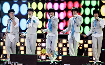 Bữa tiệc âm nhạc trong mơ của showbiz Hàn - 8 Bữa tiệc âm nhạc trong mơ của showbiz Hàn - 8