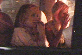 Paris Hilton được biệt giam - 2