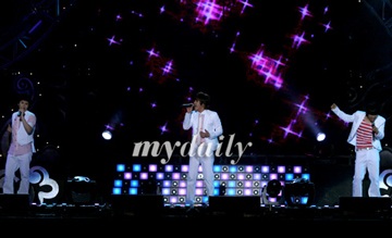 Bữa tiệc âm nhạc trong mơ của showbiz Hàn - 18 Bữa tiệc âm nhạc trong mơ của showbiz Hàn - 18