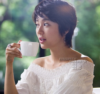 Yoon Eun Hye cá tính với mái tóc ngắn - 6