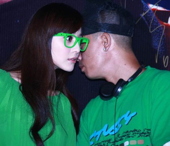 Các fan háo hức chờ đợi hình ảnh DJ gợi cảm Phạm Băng Băng - 3