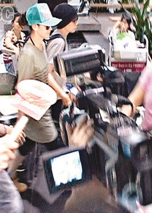 Chung Hân Đồng sẽ cộng tác với đạo diễn Oliver Stone - 2 Chung Hân Đồng sẽ cộng tác với đạo diễn Oliver Stone - 2