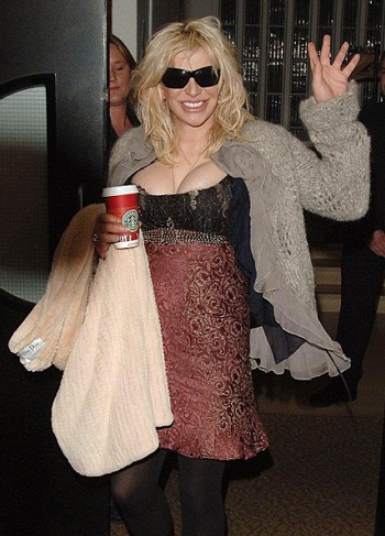 Courtney Love trở thành... "bộ xương di động" - 3