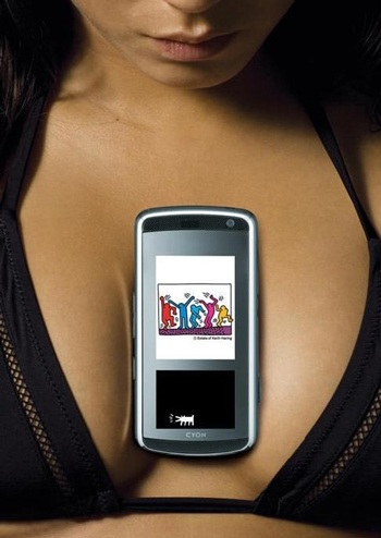 Siêu mẫu gốc Á “diện” bikini quảng cáo điện thoại - 5