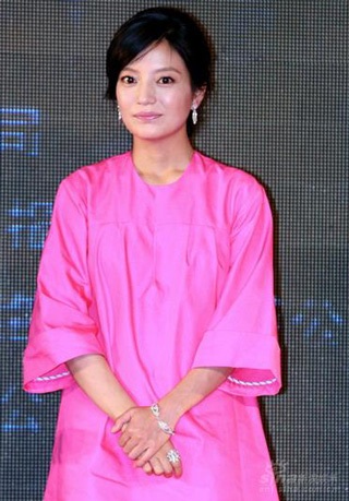 Triệu Vy gặp "sự cố" váy ngắn - 7 Triệu Vy gặp "sự cố" váy ngắn - 7