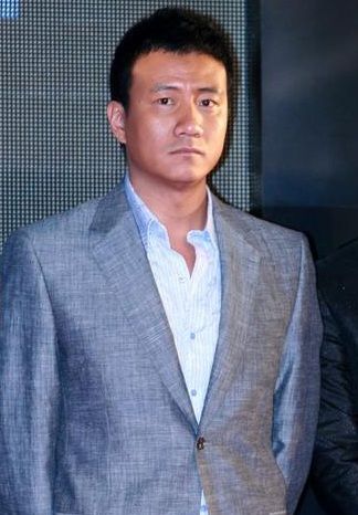 Triệu Vy gặp "sự cố" váy ngắn - 5 Triệu Vy gặp "sự cố" váy ngắn - 5