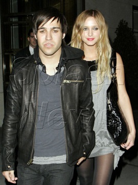 Ashlee Simpson sắp làm mẹ? - 1