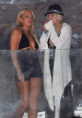 Lindsay Lohan lại "thay" người yêu? - 5