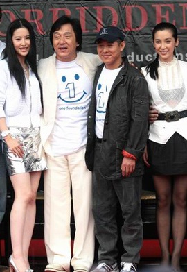 “Vua Kung Fu” âm thầm bấm máy! - 2