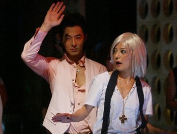 Triệu Vy “kết đôi” với nam ca sĩ Hàn Quốc Jun Jin  - 3