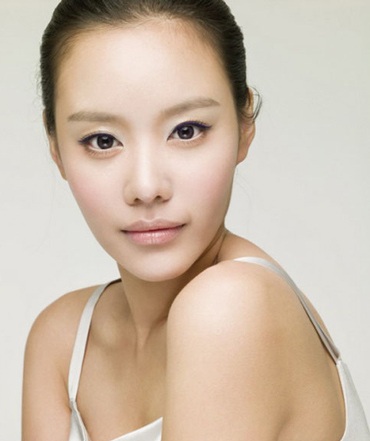 Kim Ah Joong khó chọn vai vì “Sắc đẹp ngàn cân” - 4