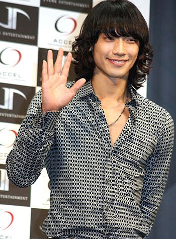 Bi (Rain) trình diện kiểu tóc mới - 1 Bi (Rain) trình diện kiểu tóc mới - 1