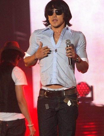 Bi (Rain) trình diện kiểu tóc mới - 4 Bi (Rain) trình diện kiểu tóc mới - 4