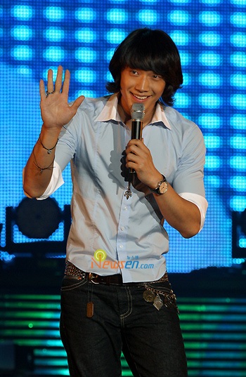 Bi (Rain) trình diện kiểu tóc mới - 3 Bi (Rain) trình diện kiểu tóc mới - 3