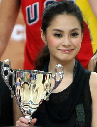 Chung Hân Đồng “trổ tài” chơi bóng rổ - 9