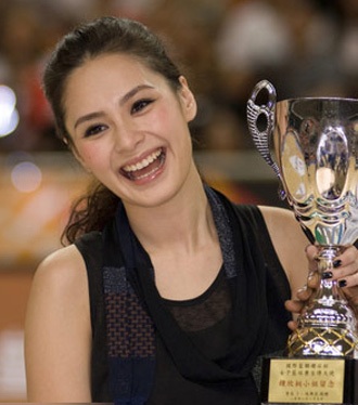 Chung Hân Đồng “trổ tài” chơi bóng rổ - 8