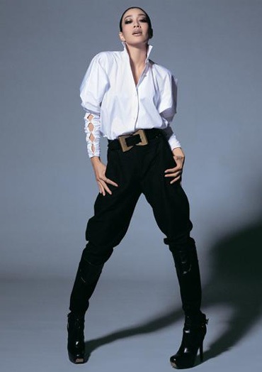 Vẻ đẹp nóng bỏng của Chung Lệ Đề - 2