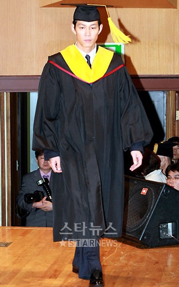 Lee Jung Jae nhận bằng thạc sỹ - 2