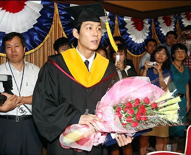 Lee Jung Jae nhận bằng thạc sỹ - 4