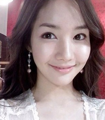 “Búp bê xứ Hàn” bị phát hiện phẫu thuật thẩm mỹ - 5 “Búp bê xứ Hàn” bị phát hiện phẫu thuật thẩm mỹ - 5