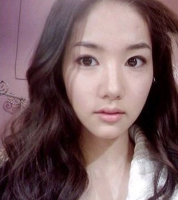 “Búp bê xứ Hàn” bị phát hiện phẫu thuật thẩm mỹ - 6 “Búp bê xứ Hàn” bị phát hiện phẫu thuật thẩm mỹ - 6