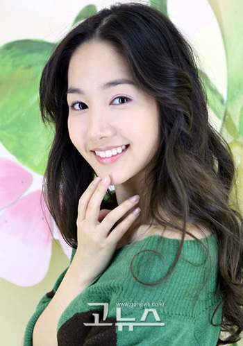 “Búp bê xứ Hàn” bị phát hiện phẫu thuật thẩm mỹ - 8 “Búp bê xứ Hàn” bị phát hiện phẫu thuật thẩm mỹ - 8