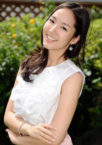 “Búp bê xứ Hàn” bị phát hiện phẫu thuật thẩm mỹ - 10 “Búp bê xứ Hàn” bị phát hiện phẫu thuật thẩm mỹ - 10