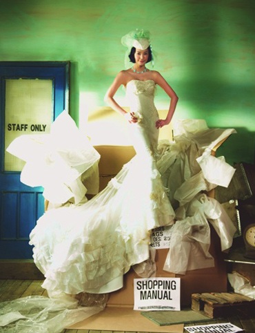 Son Tae Young bận rộn chọn váy cưới - 4