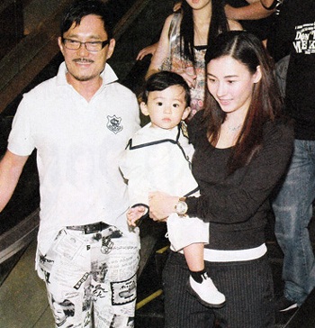 Bé Lucas đón sinh nhật đầu tiên cùng mẹ - 1