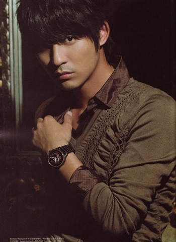 Châu Du Dân hút fan bởi vẻ lịch lãm - 3