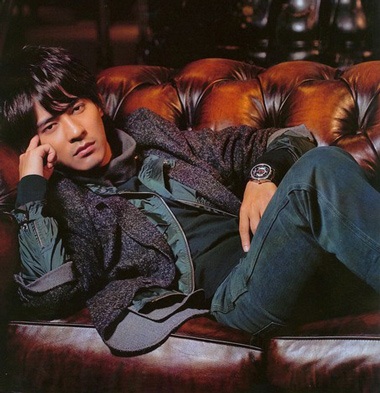 Châu Du Dân hút fan bởi vẻ lịch lãm - 8