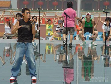 Lưu Đức Hoa không ngại...“fan cuồng” - 1